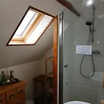 Les Trois Pommiers Bed & Breakfast