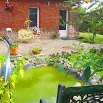 Les Trois Pommiers Bed & Breakfast 3*