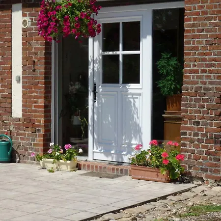 Les Trois Pommiers לינה וארוחת בוקר 3*