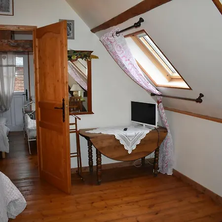 Les Trois Pommiers Bed & Breakfast